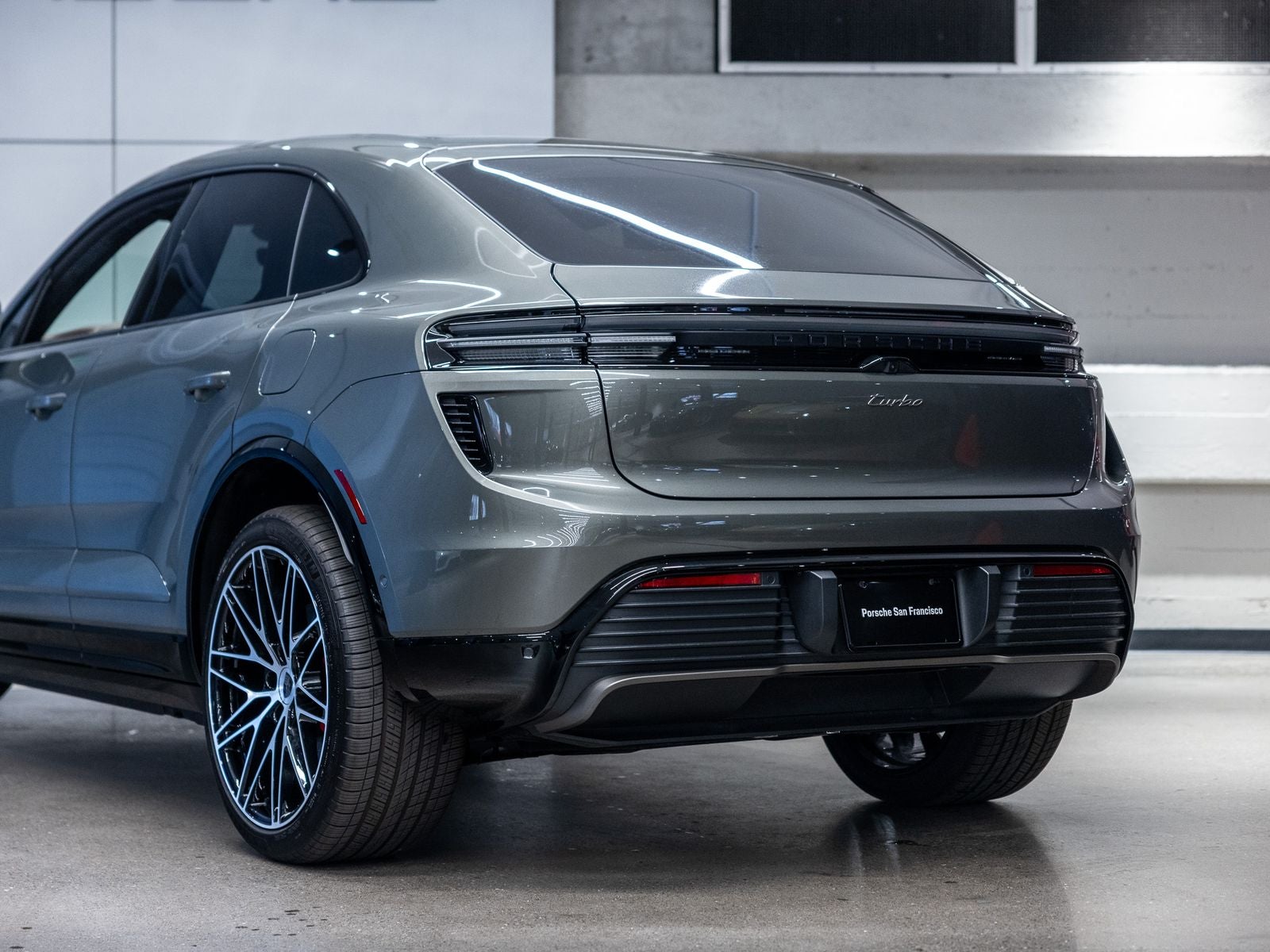 2025 Porsche Macan Macan Turbo Electric
