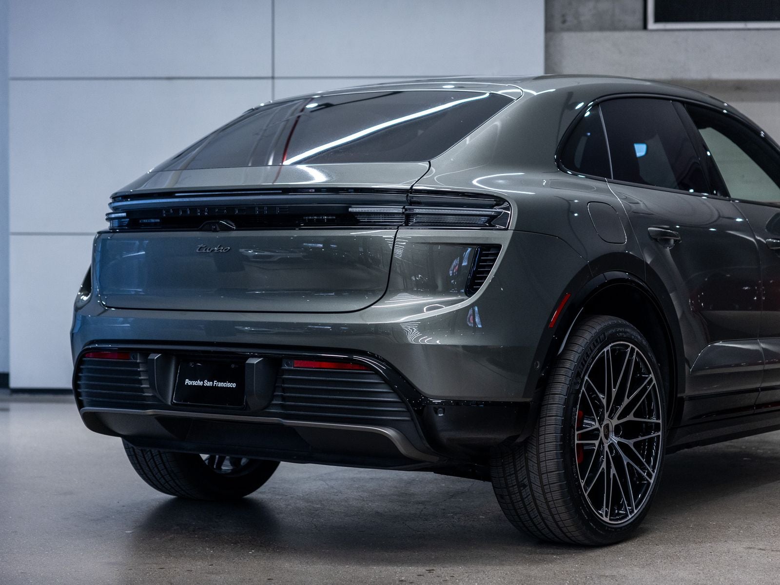 2025 Porsche Macan Macan Turbo Electric