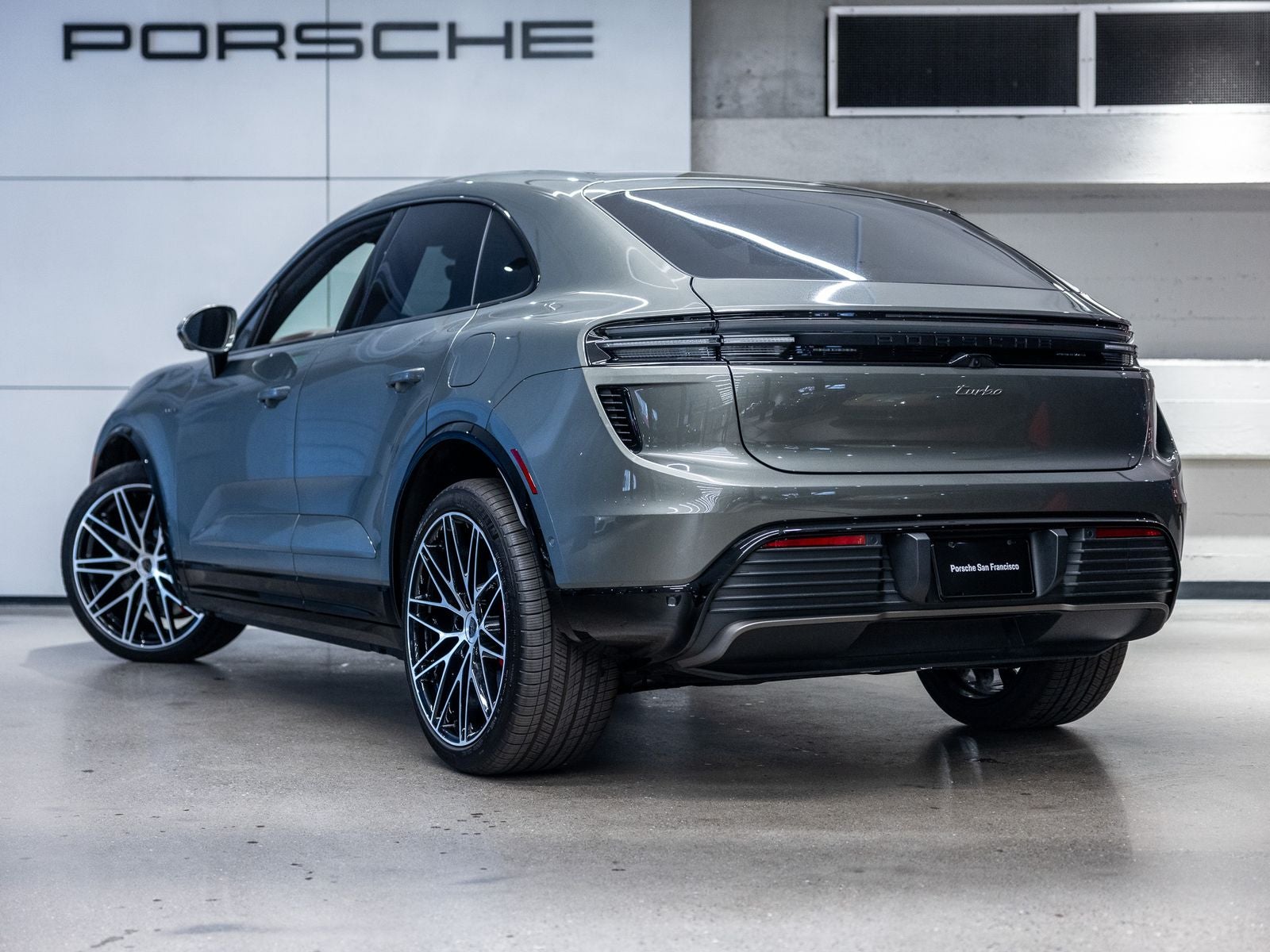 2025 Porsche Macan Macan Turbo Electric