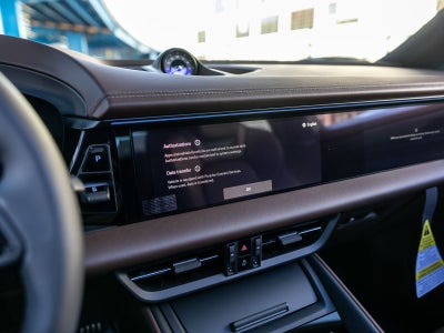 2025 Porsche Macan Macan Turbo Electric