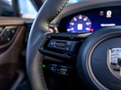 2025 Porsche Macan Macan Turbo Electric