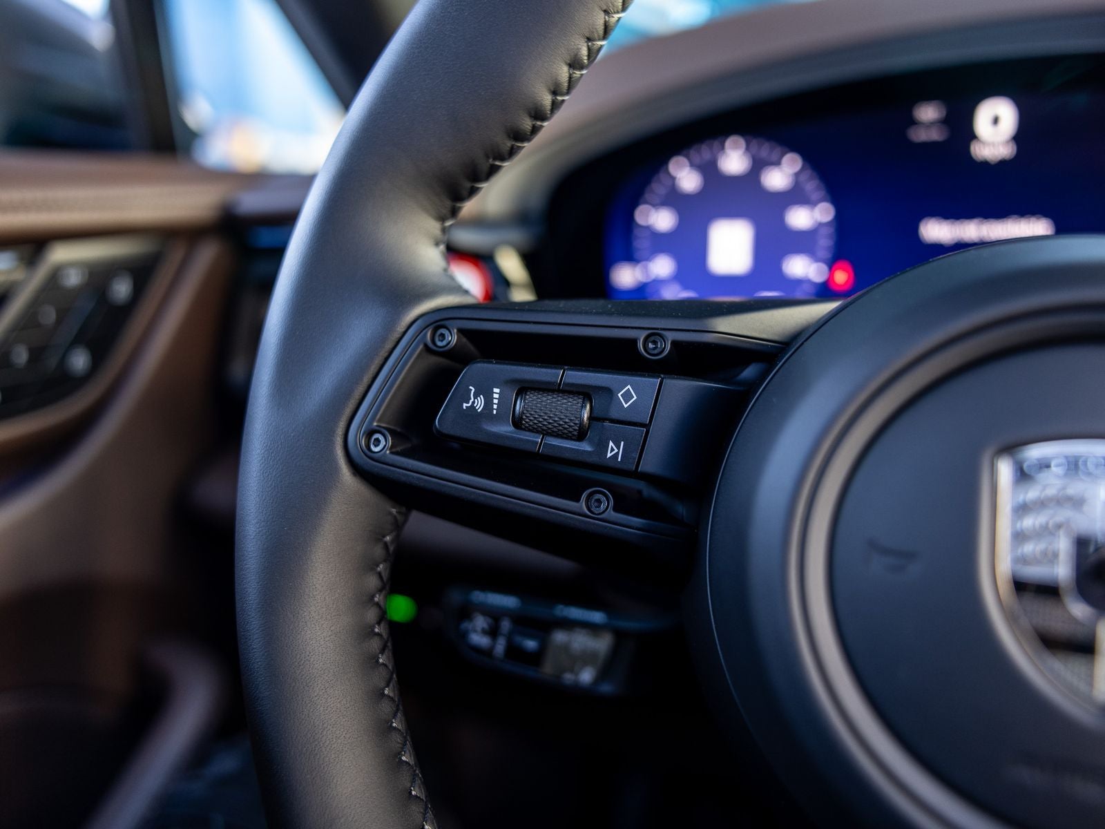 2025 Porsche Macan Macan Turbo Electric