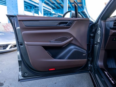 2025 Porsche Macan Macan Turbo Electric