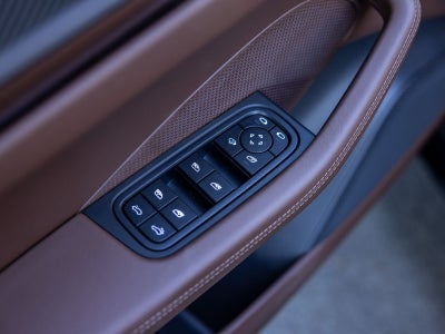 2025 Porsche Macan Macan Turbo Electric