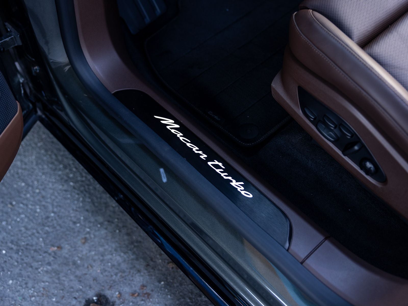 2025 Porsche Macan Macan Turbo Electric