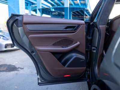 2025 Porsche Macan Macan Turbo Electric