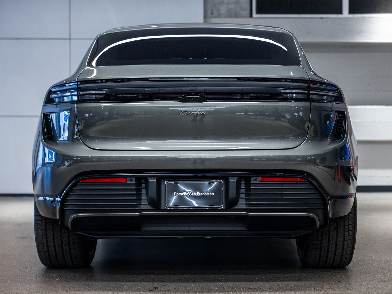 2025 Porsche Macan Macan Turbo Electric