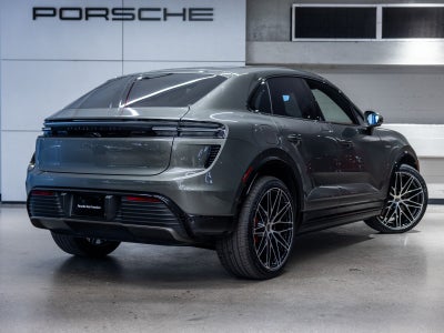 2025 Porsche Macan Macan Turbo Electric