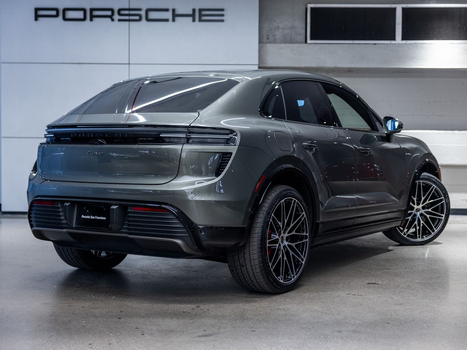 2025 Porsche Macan Macan Turbo Electric