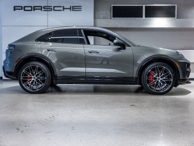 2025 Porsche Macan Macan Turbo Electric
