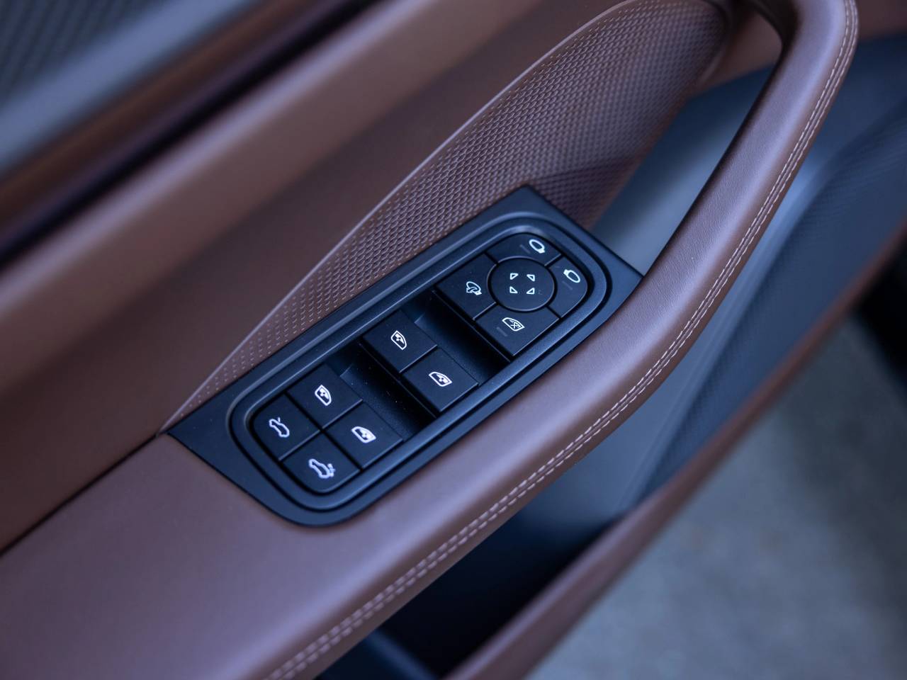 2025 Porsche Macan Macan Turbo Electric