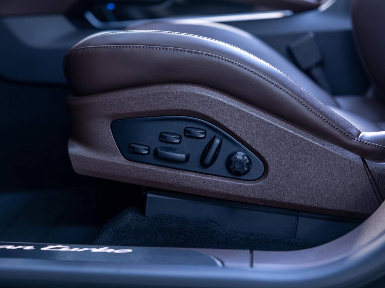 2025 Porsche Macan Macan Turbo Electric