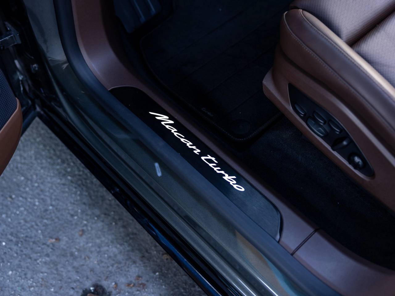 2025 Porsche Macan Macan Turbo Electric