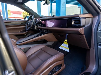 2025 Porsche Macan Macan Turbo Electric