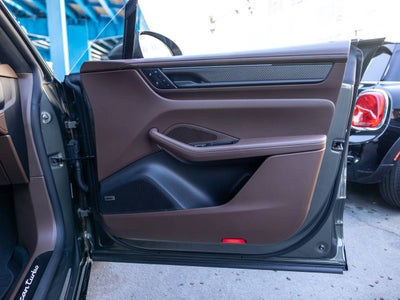 2025 Porsche Macan Macan Turbo Electric