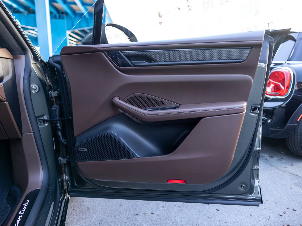 2025 Porsche Macan Macan Turbo Electric