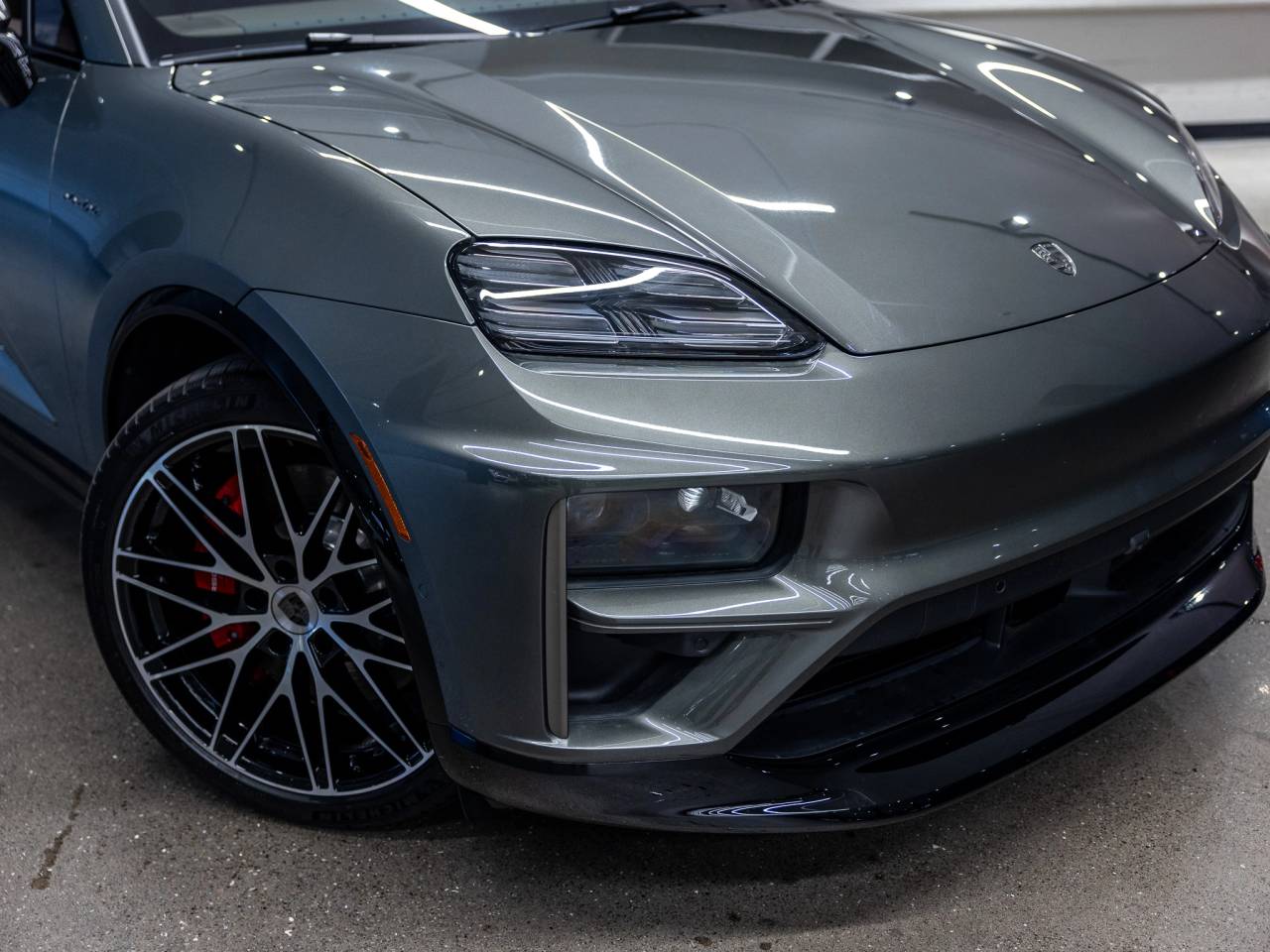 2025 Porsche Macan Macan Turbo Electric