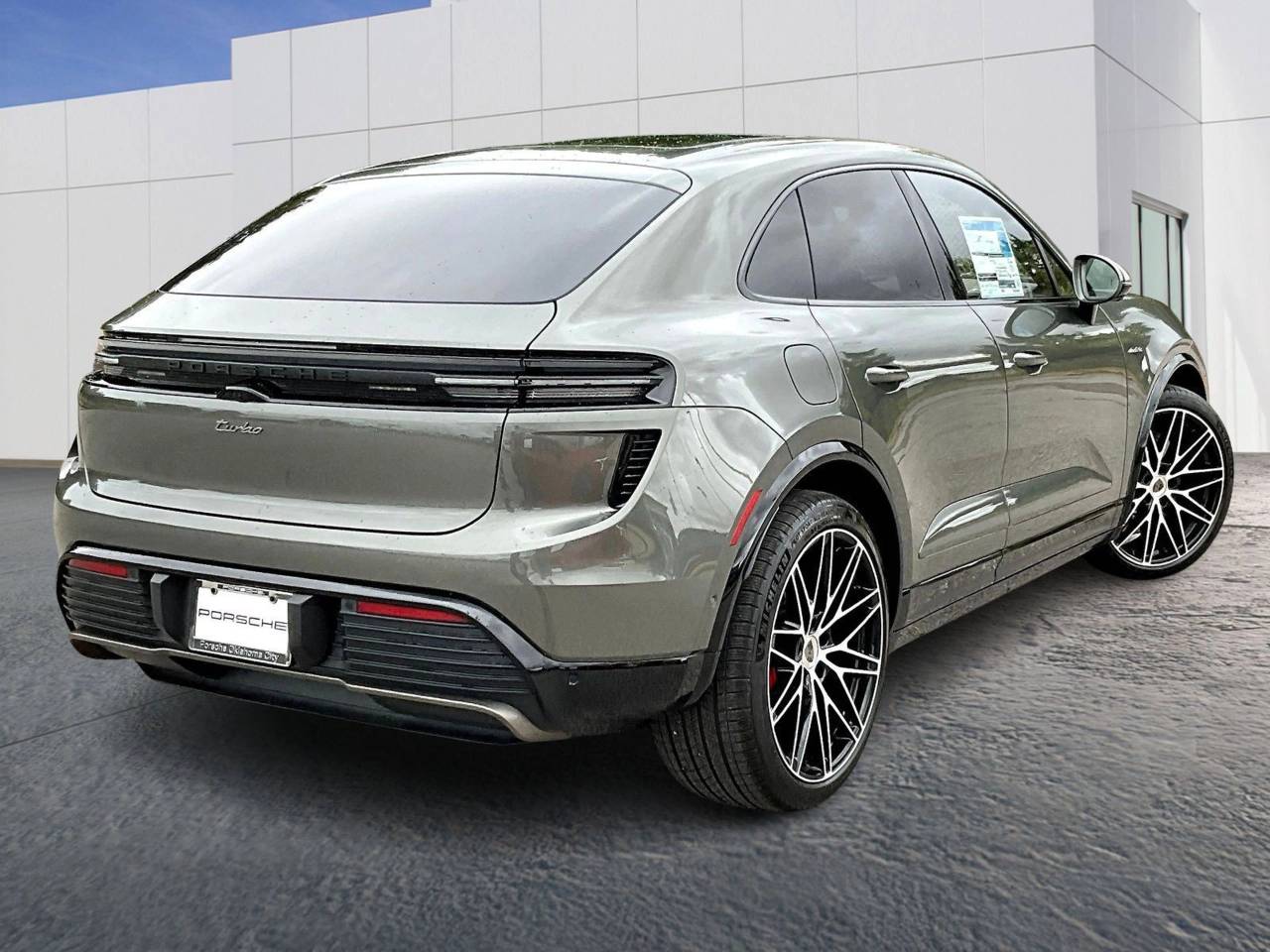 2025 Porsche Macan Macan Turbo Electric