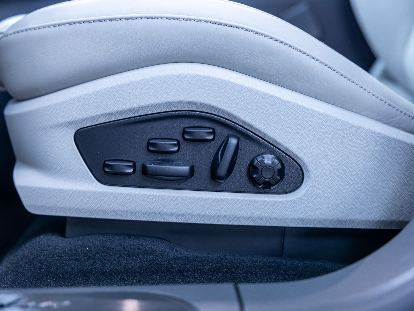 2026 Porsche Macan Turbo Electric