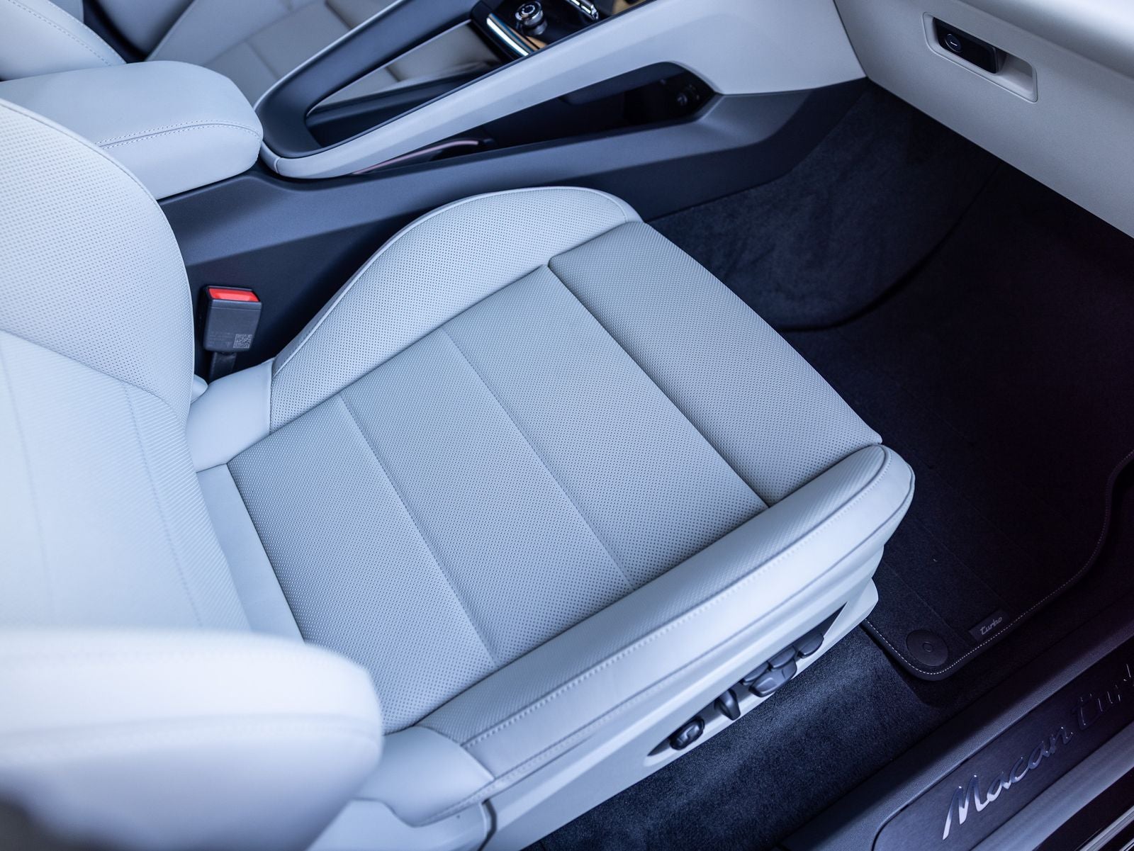 2026 Porsche Macan Turbo Electric