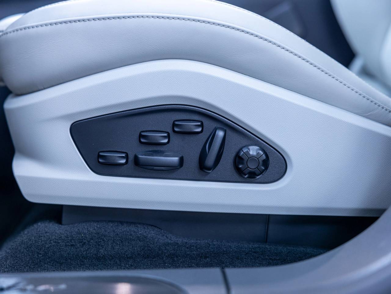 2026 Porsche Macan Turbo Electric