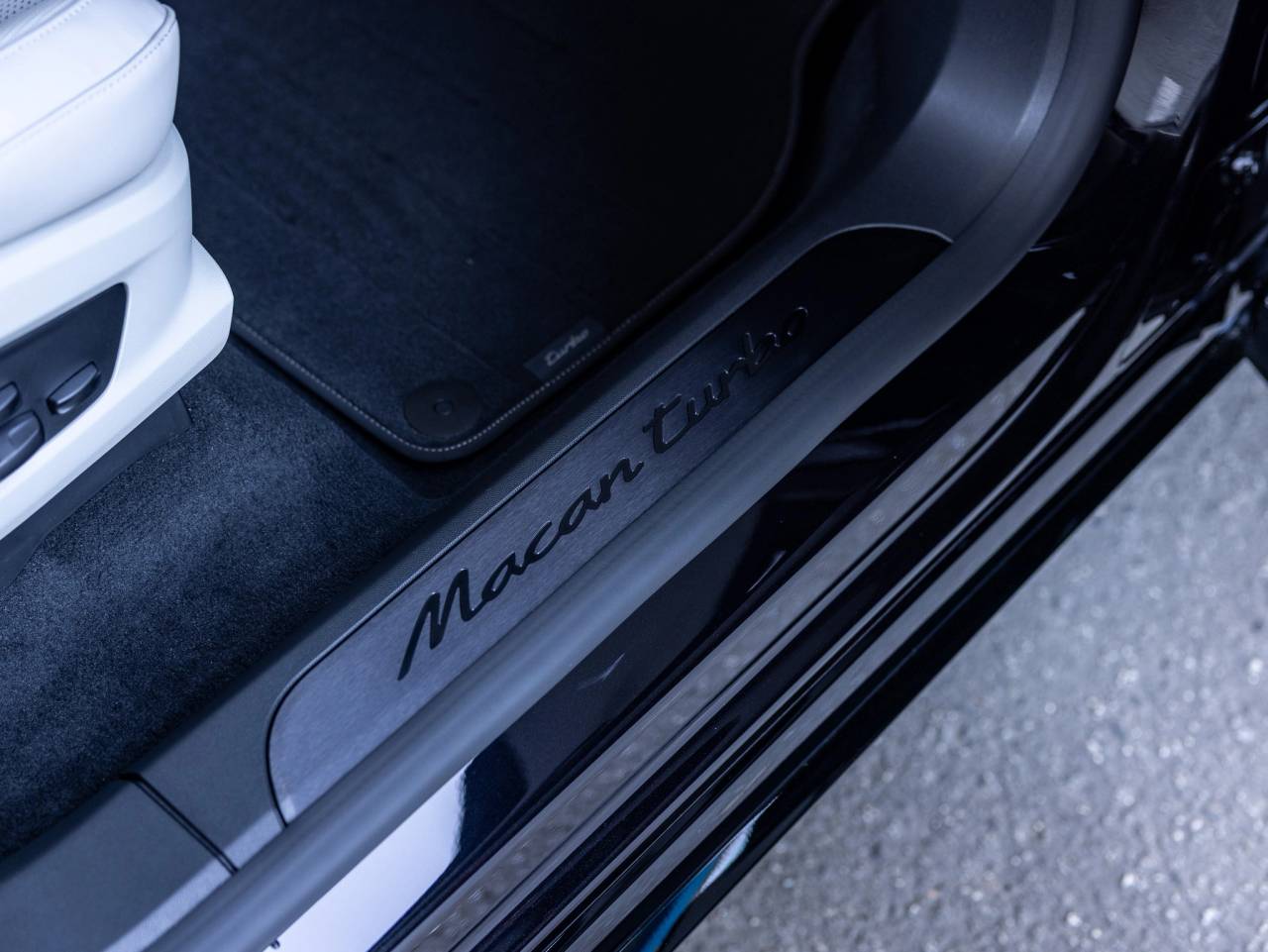 2026 Porsche Macan Turbo Electric