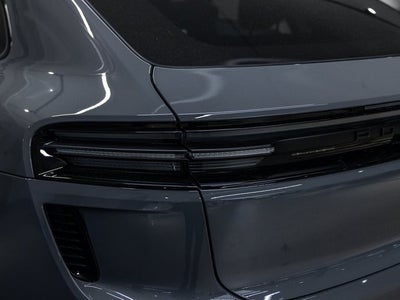 2025 Porsche Macan Macan Turbo Electric