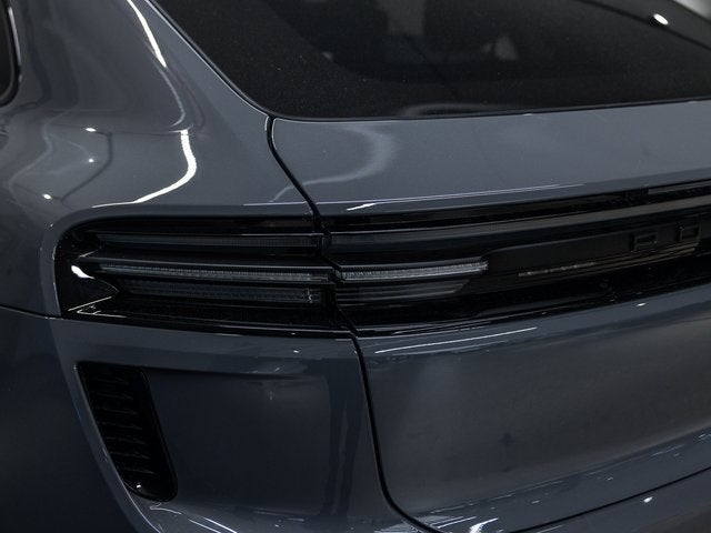 2025 Porsche Macan Macan Turbo Electric