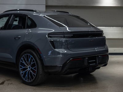 2025 Porsche Macan Macan Turbo Electric