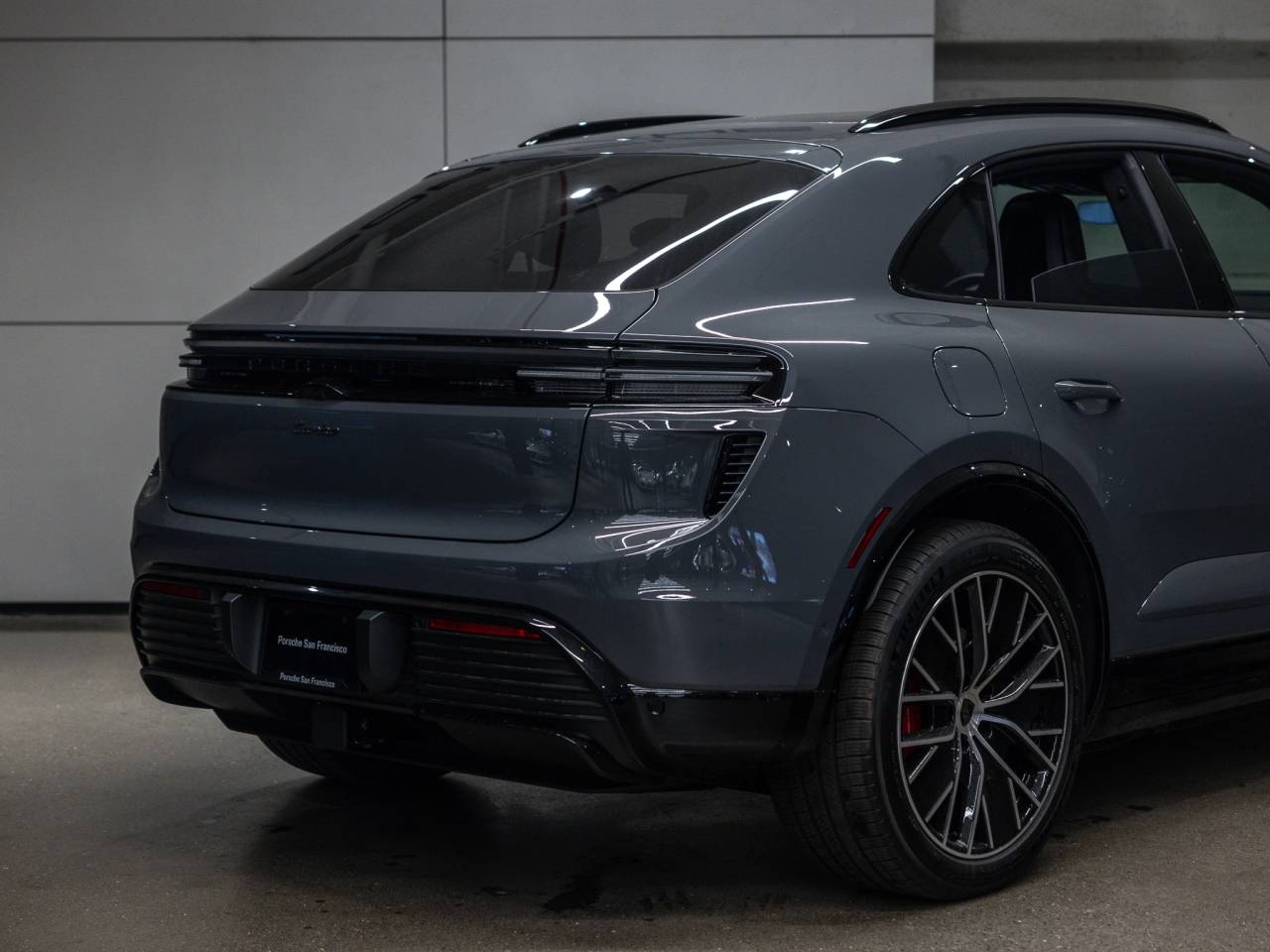 2025 Porsche Macan Macan Turbo Electric