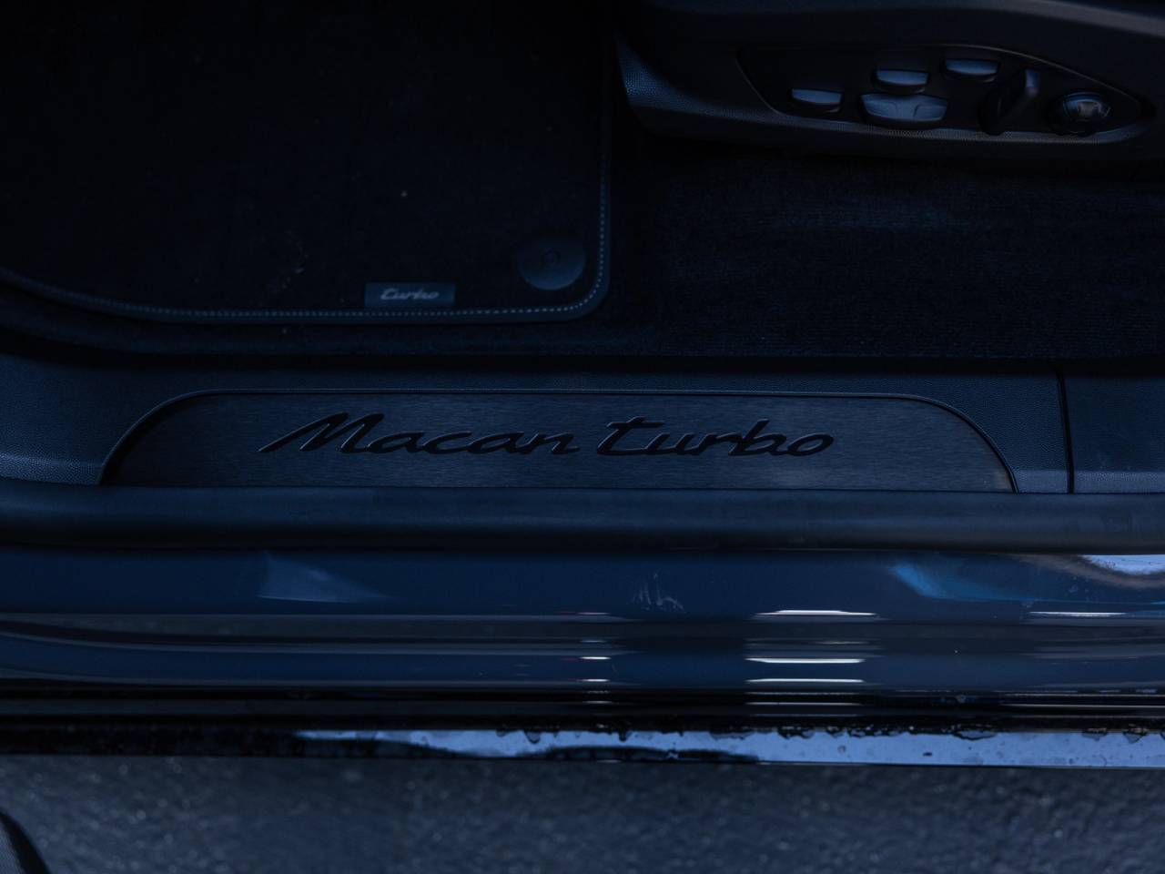 2025 Porsche Macan Macan Turbo Electric