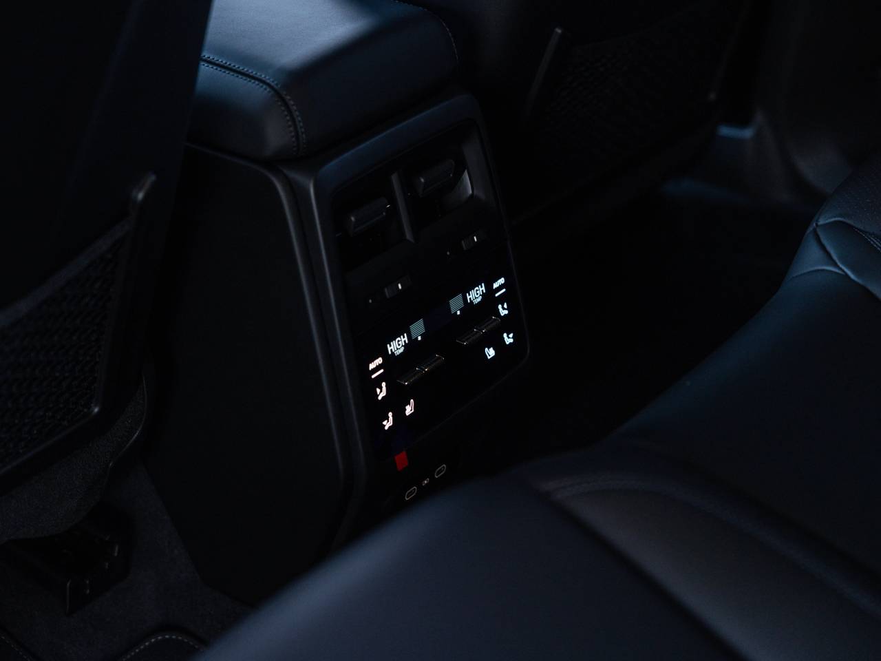 2025 Porsche Macan Macan Turbo Electric