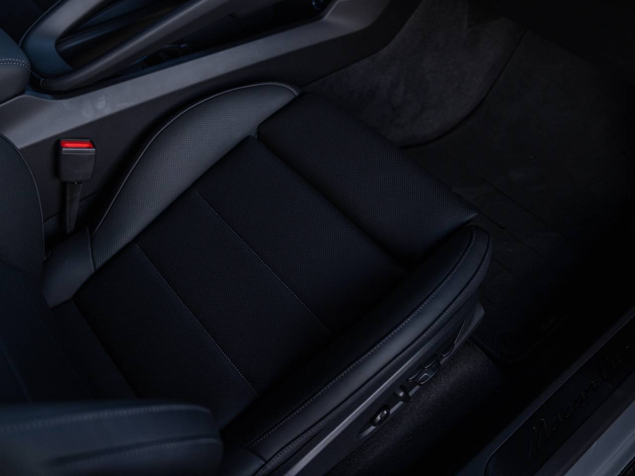 2025 Porsche Macan Macan Turbo Electric