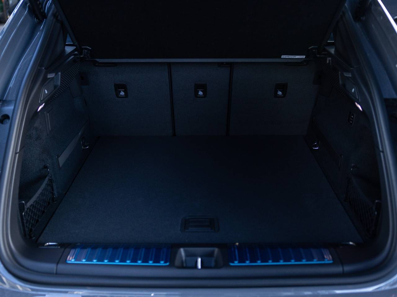 2025 Porsche Macan Macan Turbo Electric