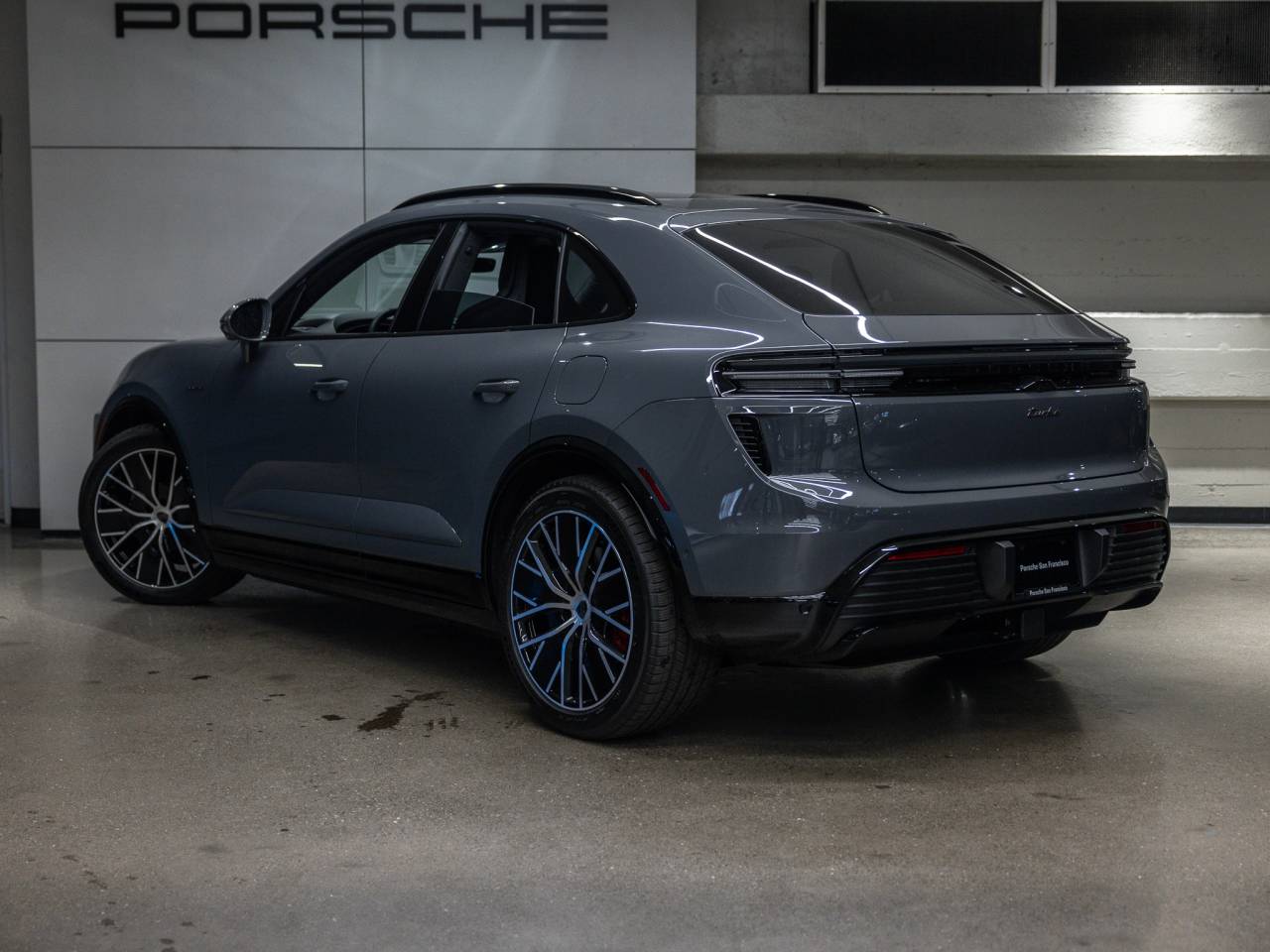 2025 Porsche Macan Macan Turbo Electric