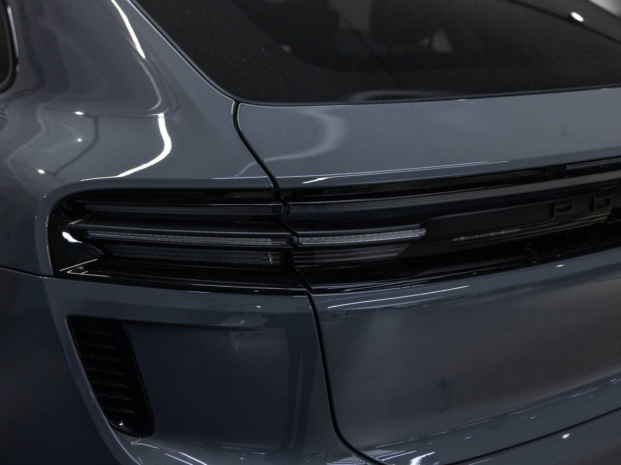 2025 Porsche Macan Macan Turbo Electric