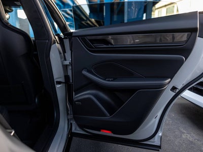 2026 Porsche Macan Macan Turbo Electric