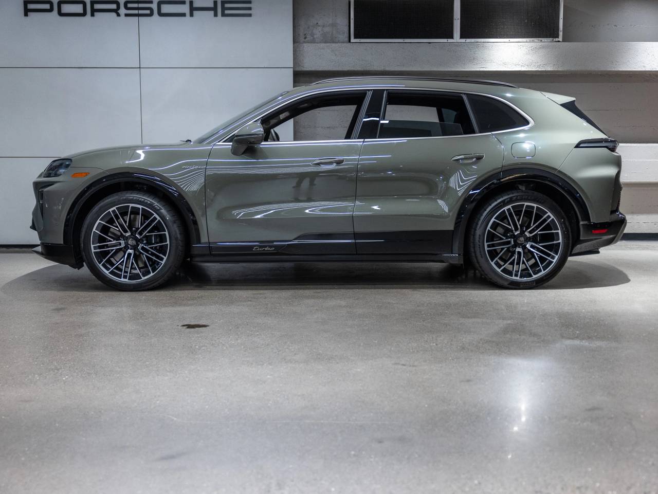 2026 Porsche Cayenne Cayenne Turbo Electric