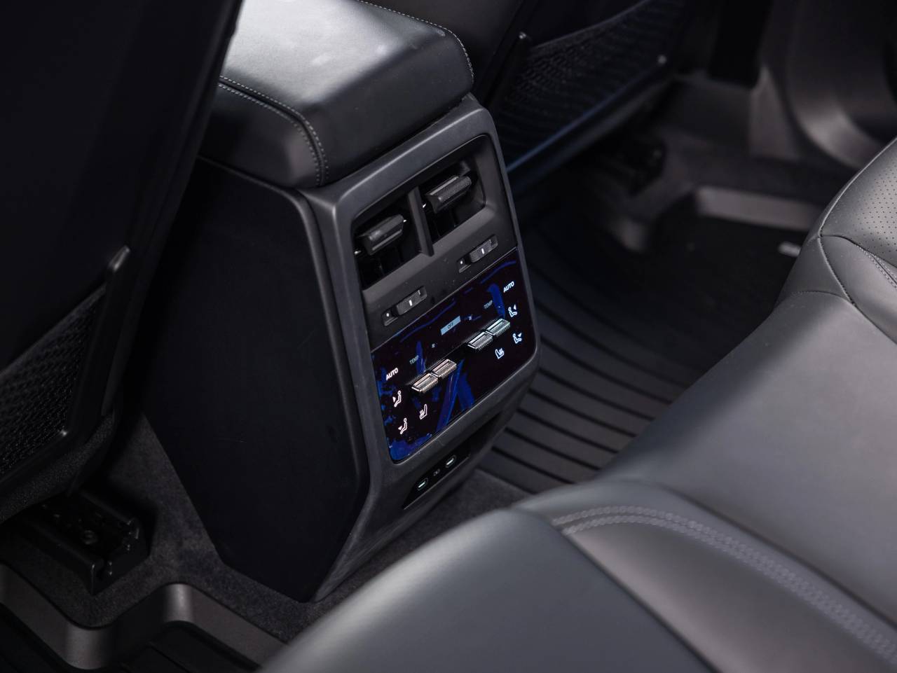 2025 Porsche Macan Macan Electric