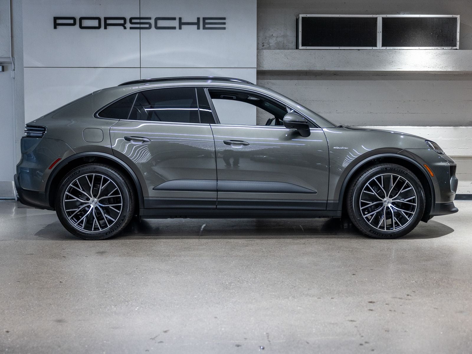 2025 Porsche Macan Macan Electric