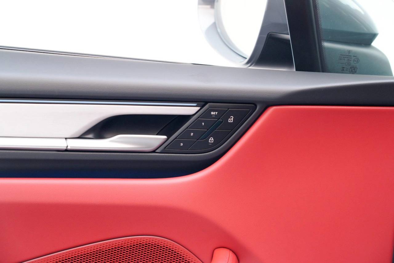 2025 Porsche Macan Macan Electric