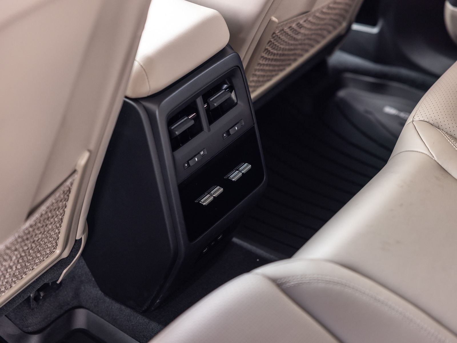 2025 Porsche Macan Electric