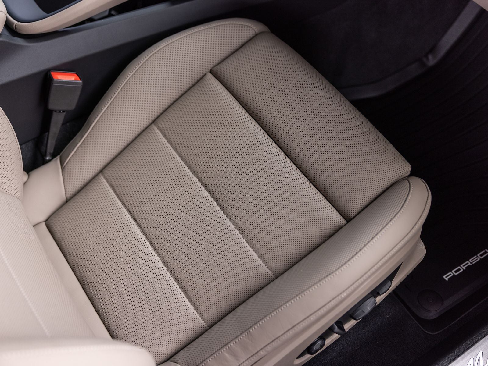 2025 Porsche Macan Electric