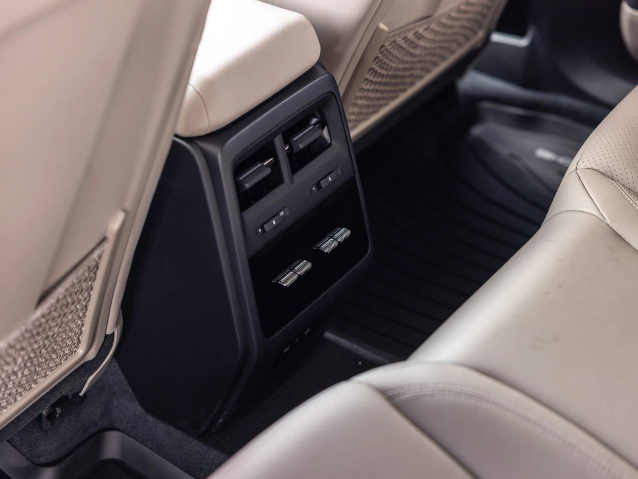 2025 Porsche Macan Electric