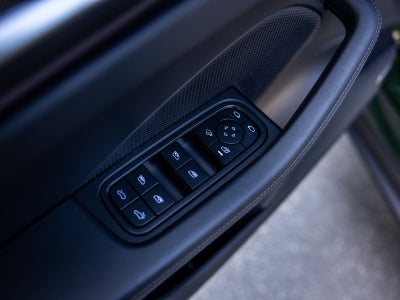 2025 Porsche Macan Electric
