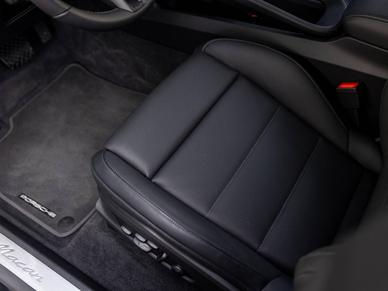 2025 Porsche Macan Macan Electric