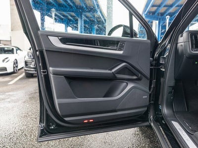 2026 Porsche Cayenne E-Hybrid Base