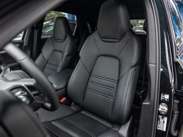 2026 Porsche Cayenne E-Hybrid Base