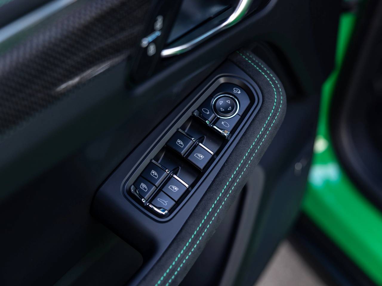 2026 Porsche Macan Macan GTS