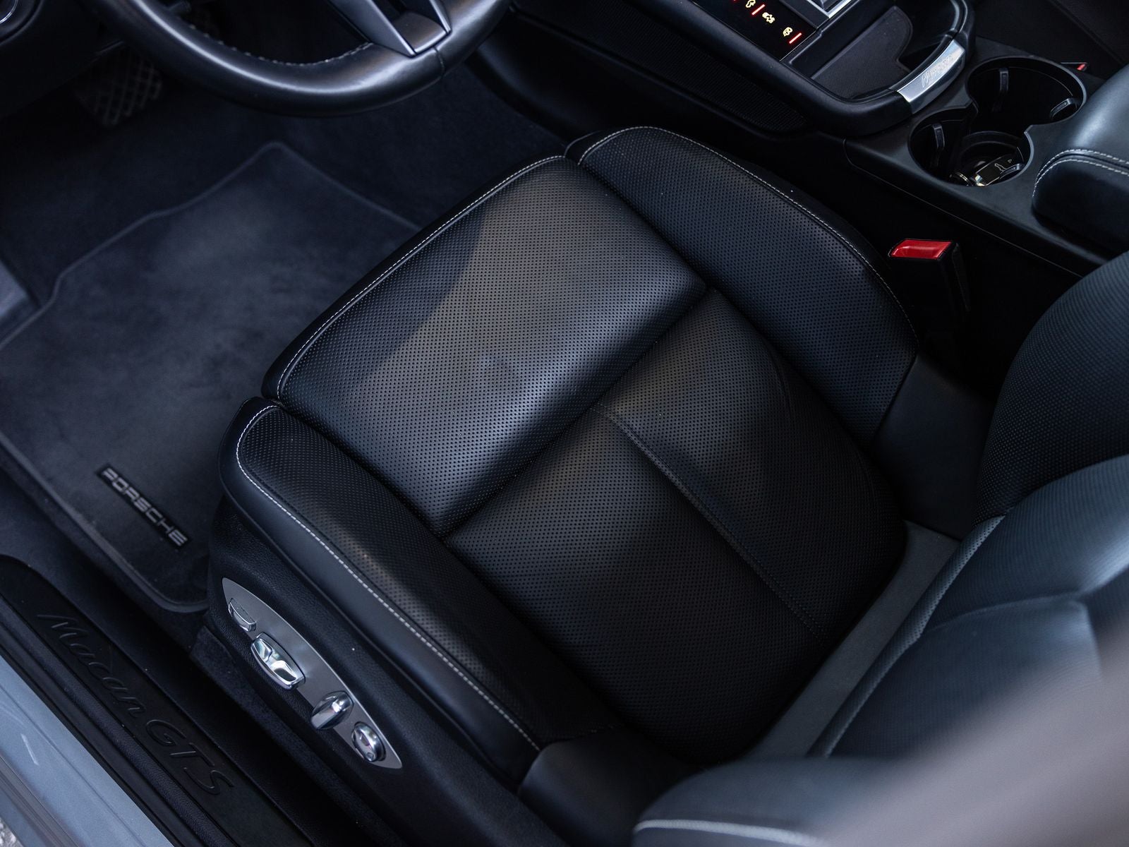 2022 Porsche Macan Macan GTS